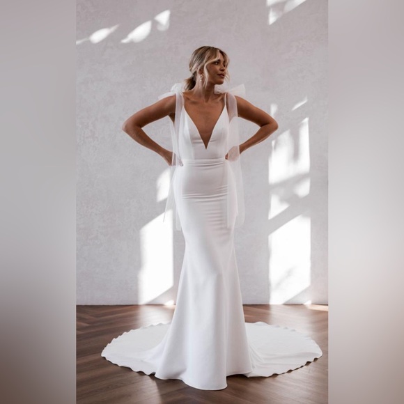 EUC MADE WITH LOVE Hendrix wedding gown professional hand dry cleaned ivory - Picture 1 of 13